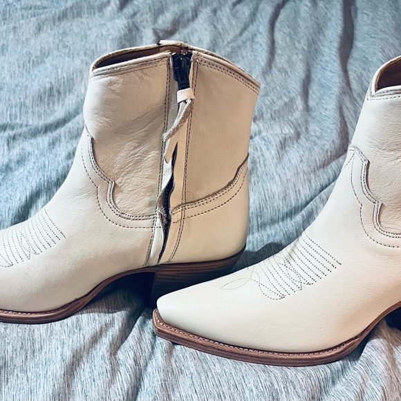 Tecovas cream color size 7 ankle boots - Picture 2 of 5